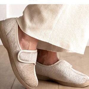 Foamtreads Jewel 2 Champagne velour comfort slippers NEW